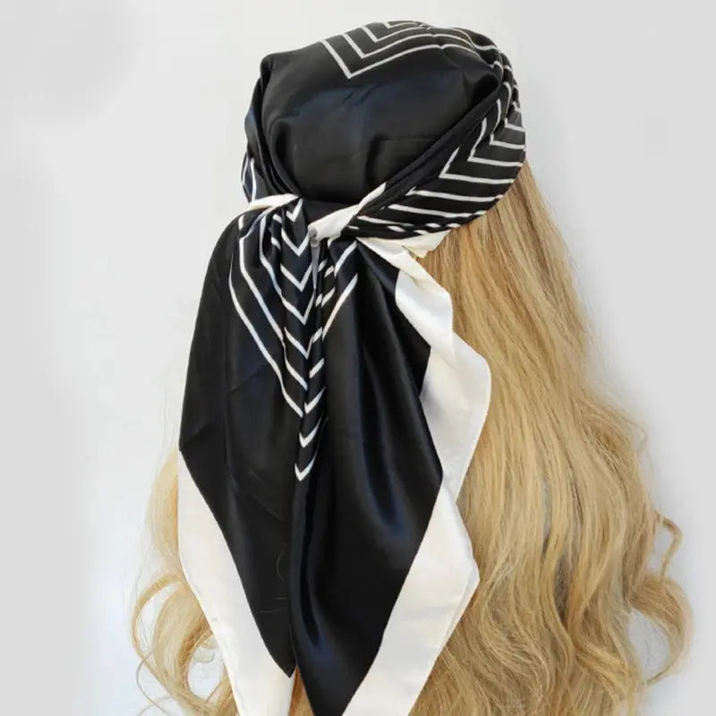 Foulard Cheveux Femme Carré Chimio Noir Isabelle Coeur de Foulard