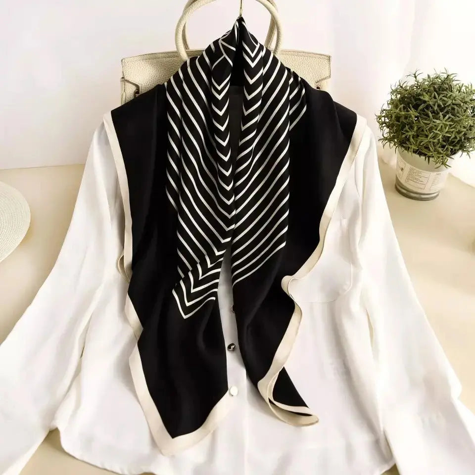 Foulard Chimio Carré Femme Noir Whitney Coeur de Foulard