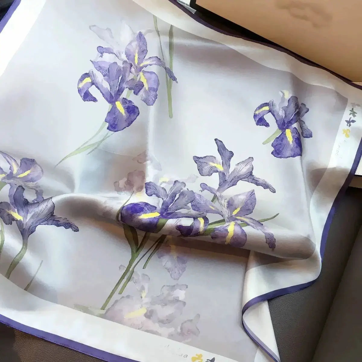 Carré de Soie - HANAKO - Coeur de Foulard