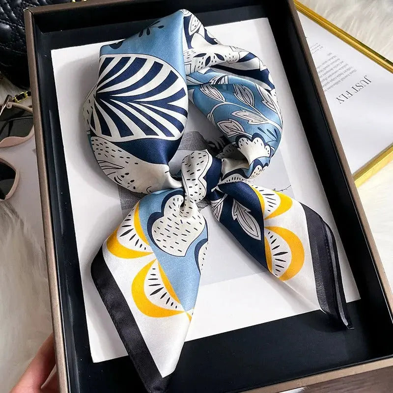 Carré de Soie - HUONG - Coeur de Foulard