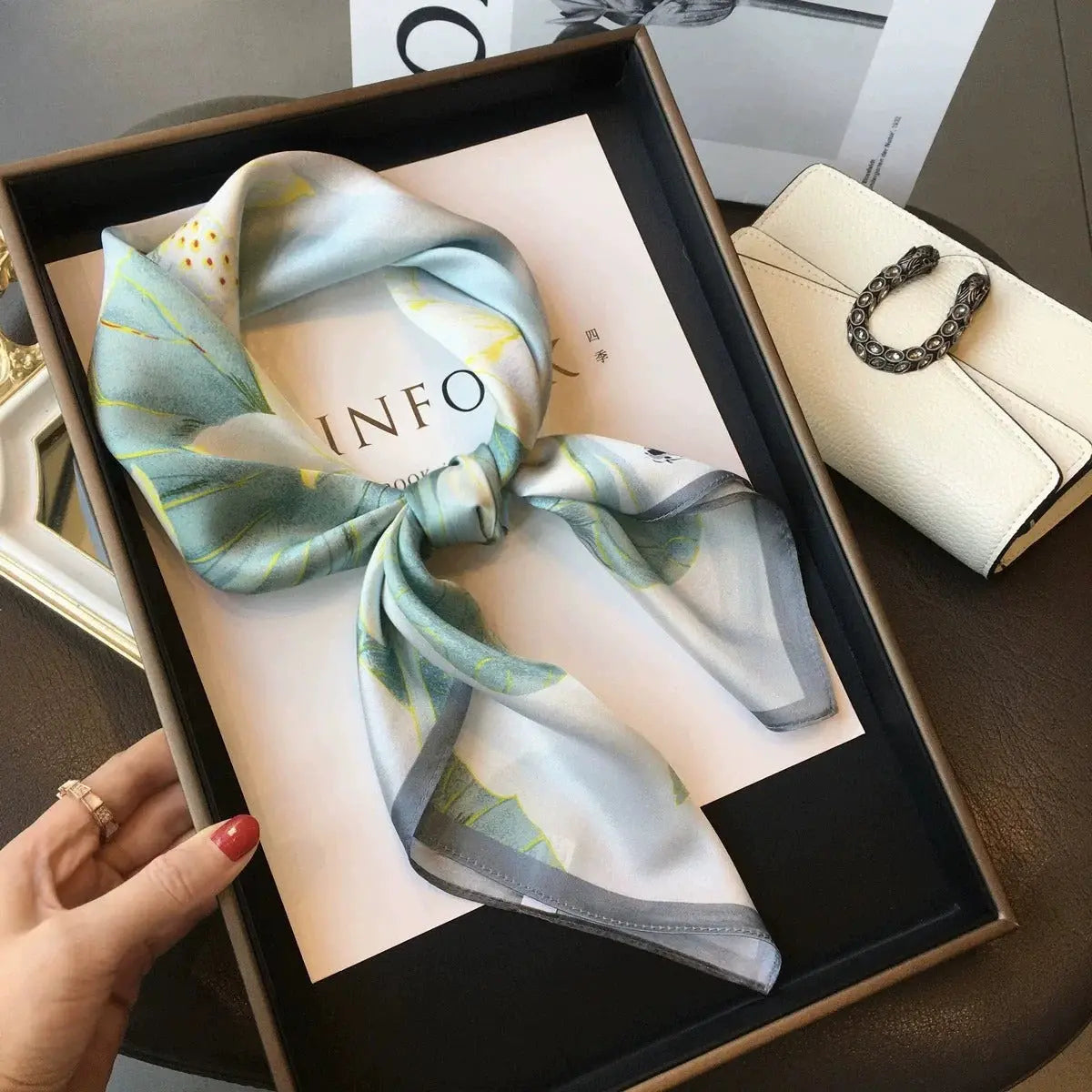 Carré de Soie - INGRID - Coeur de Foulard