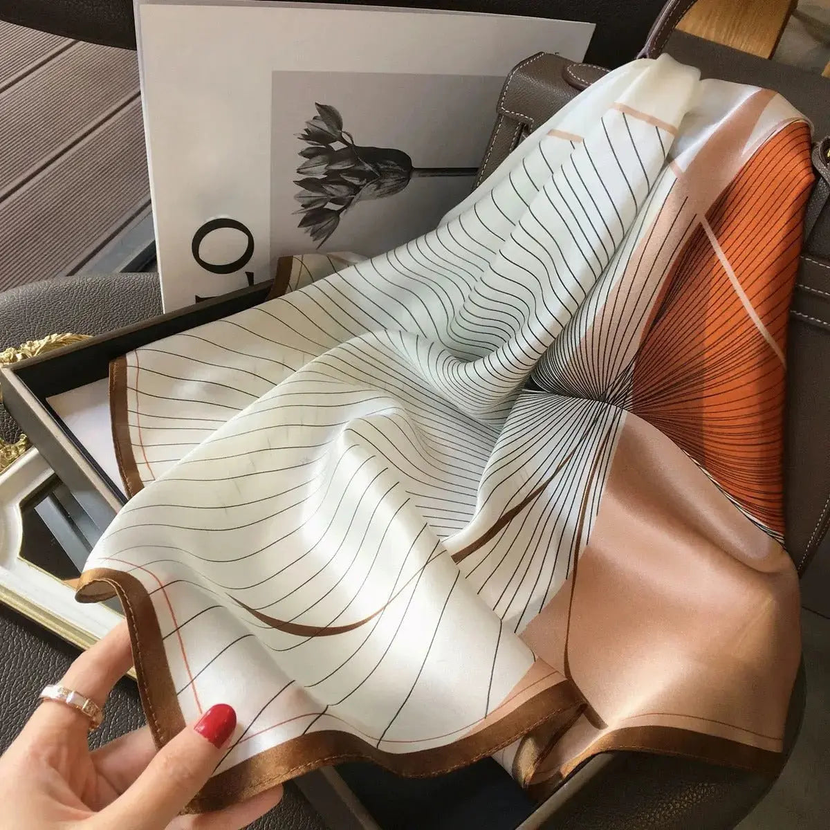 Carré de Soie - LILLIAN - Coeur de Foulard