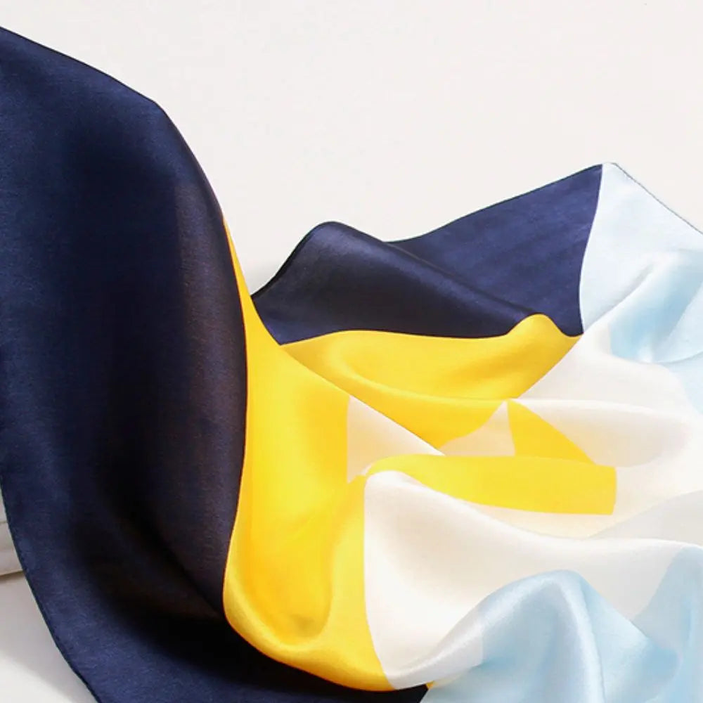 Foulard Carré Soie Femme Bleu DAPHNE blanc3 - Coeur de Foulard
