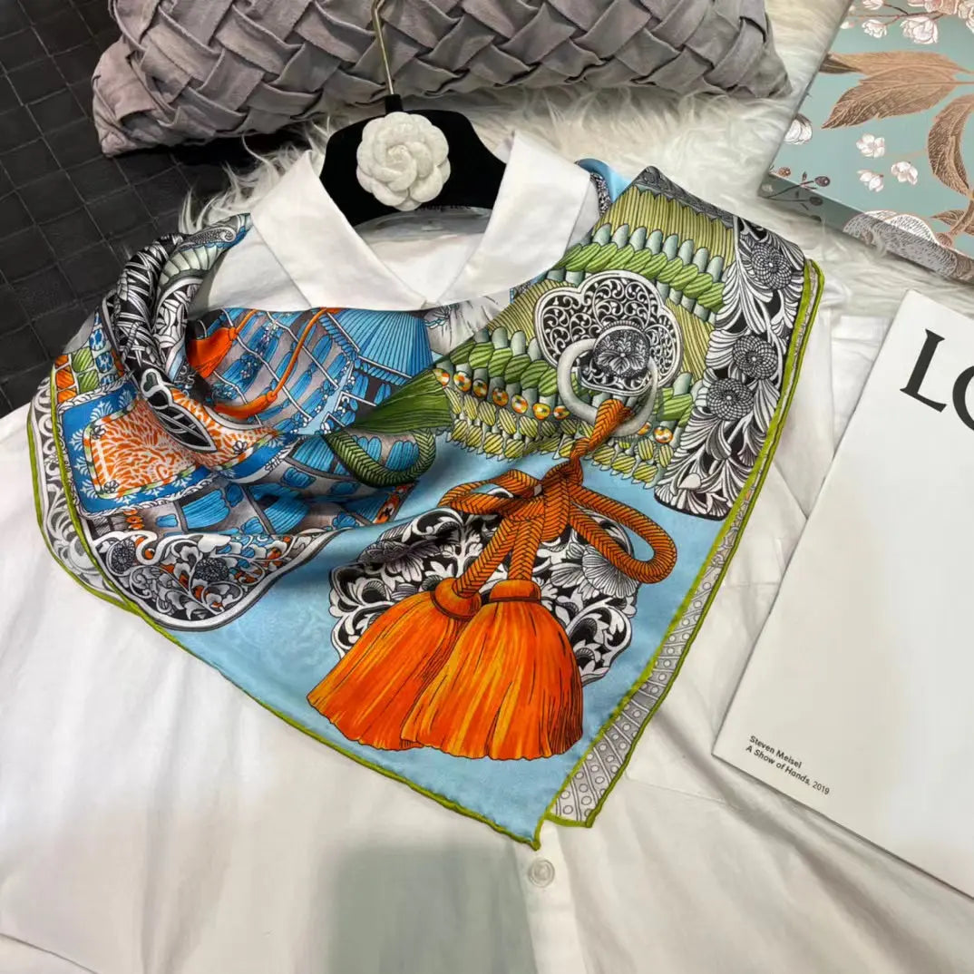 Foulard Carré Soie Femme Bleu CLEA blanc1 Coeur de Foulard